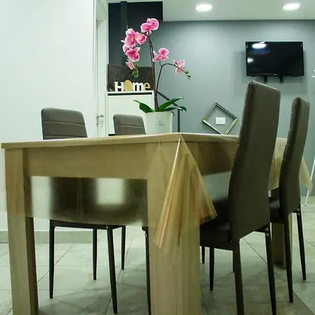 Graphite House * Neapol